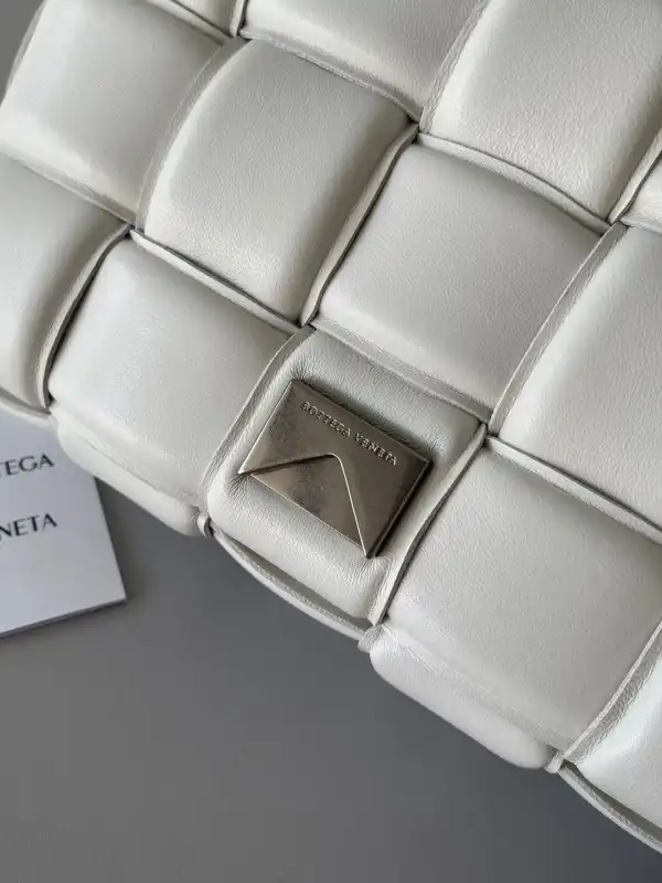 Cheap BOTTEGA VENETA CASSETTE 0131