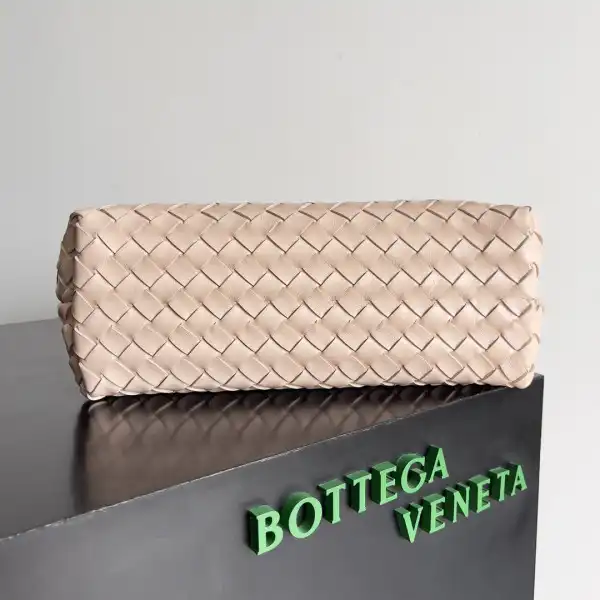 Cheap BOTTEGA VENETA MEDIUM ANDIAMO 0131