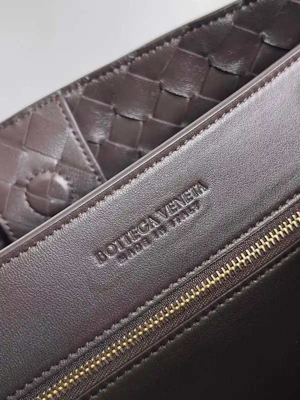 Cheap BOTTEGA VENETA  ANDIAMO-25 32 45CM 0131