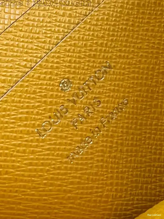 Cheap Louis Vuitton Wallet-11*8.5*1.5CM Noa Compact 0218