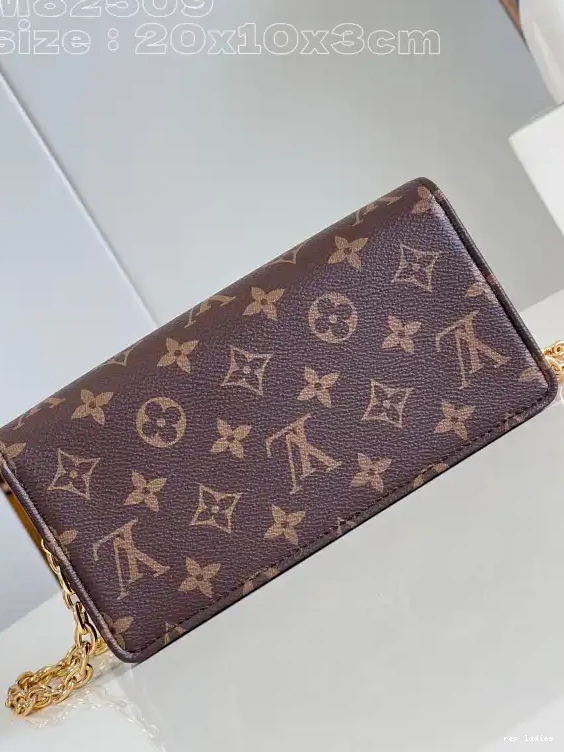 Cheap On Wallet LOUIS Lily Chain VUITTON 0221