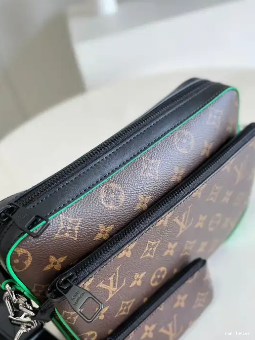 Cheap LOUIS VUITTON TRIO MESSENGER 0224