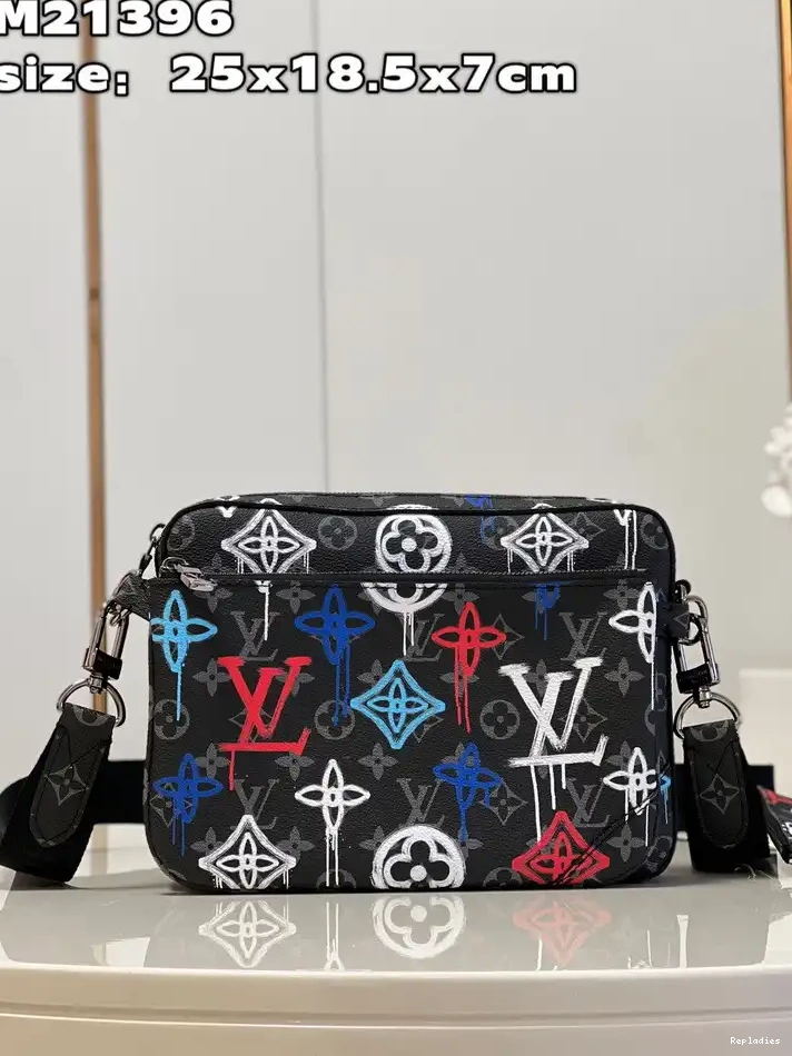 Cheap LOUIS VUITTON MESSENGER TRIO 0222