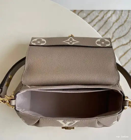 Cheap VUITTON FAVORITE LOUIS 0218