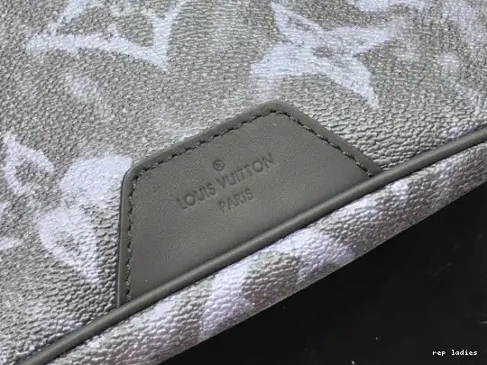 Cheap LOUIS DISCOVERY BUMBAG VUITTON 0215