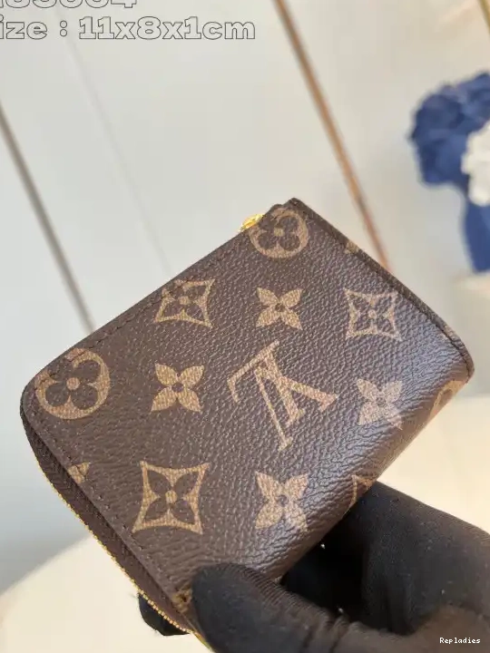 Cheap Louis Vuitton Wallet-11*8.5*1.5CM Noa Compact 0218