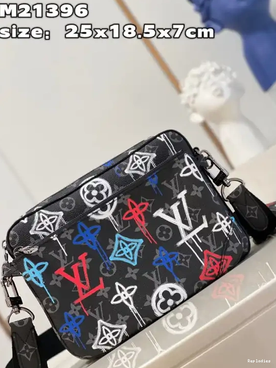 Cheap LOUIS VUITTON MESSENGER TRIO 0222