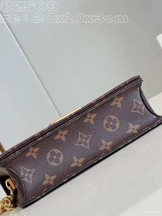 Cheap On Wallet LOUIS Lily Chain VUITTON 0221