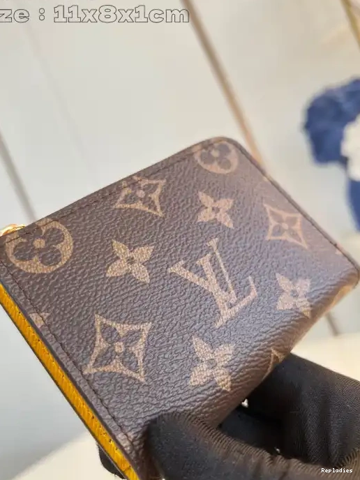 Cheap Louis Vuitton Wallet-11*8.5*1.5CM Noa Compact 0218